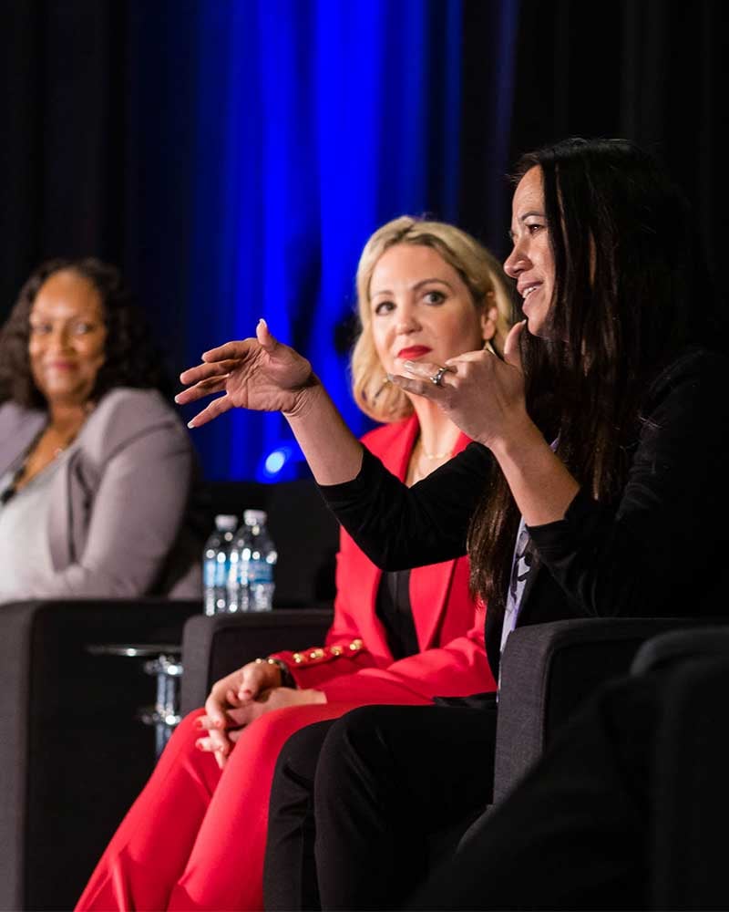 2022-Accelerate-Conference-Influential-Panel-Mari-Roberts-speaking-800x1000