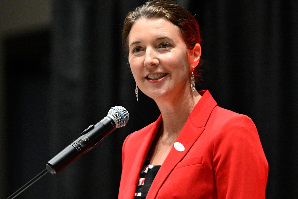 Jennifer-Hedrick-2024-Salute-Speaking-1200x800