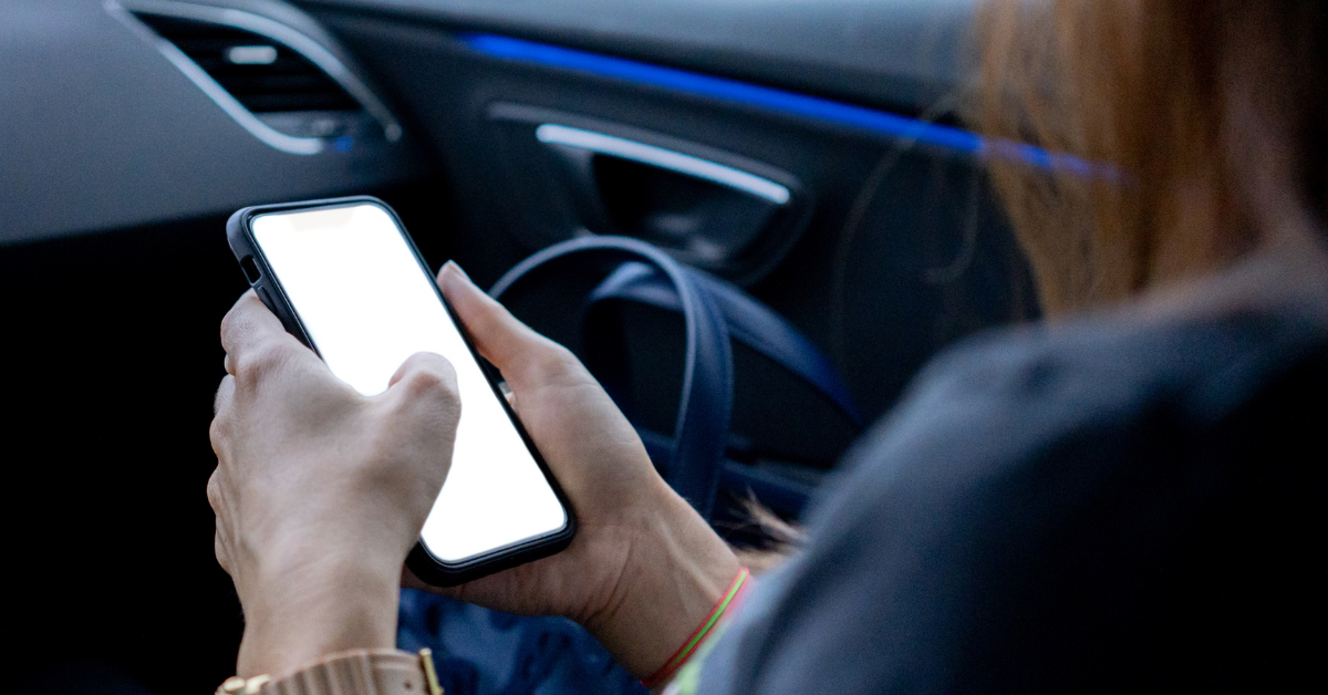 woman-car-Cellphone-Hands-1200x628